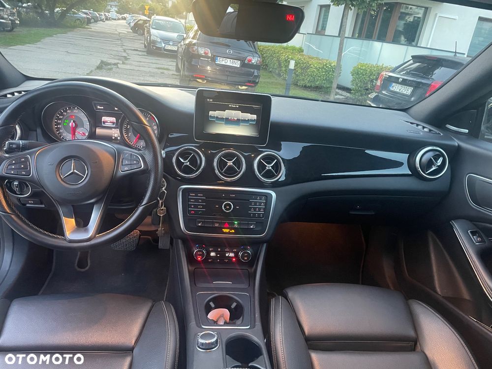 Mercedes-Benz CLA 250 4-Matic AMG Line - 13