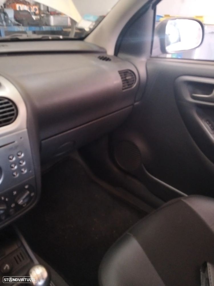 Opel Corsa 1.4 16V Sport - 17