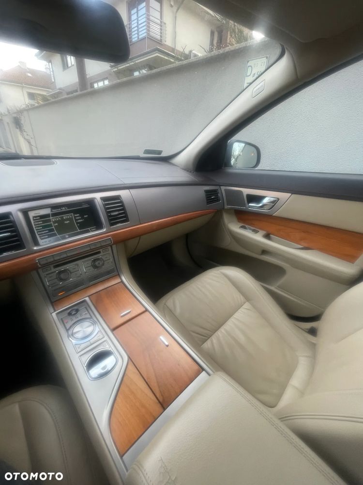 Jaguar XF 3.0 V6 Premium Luxury - 3