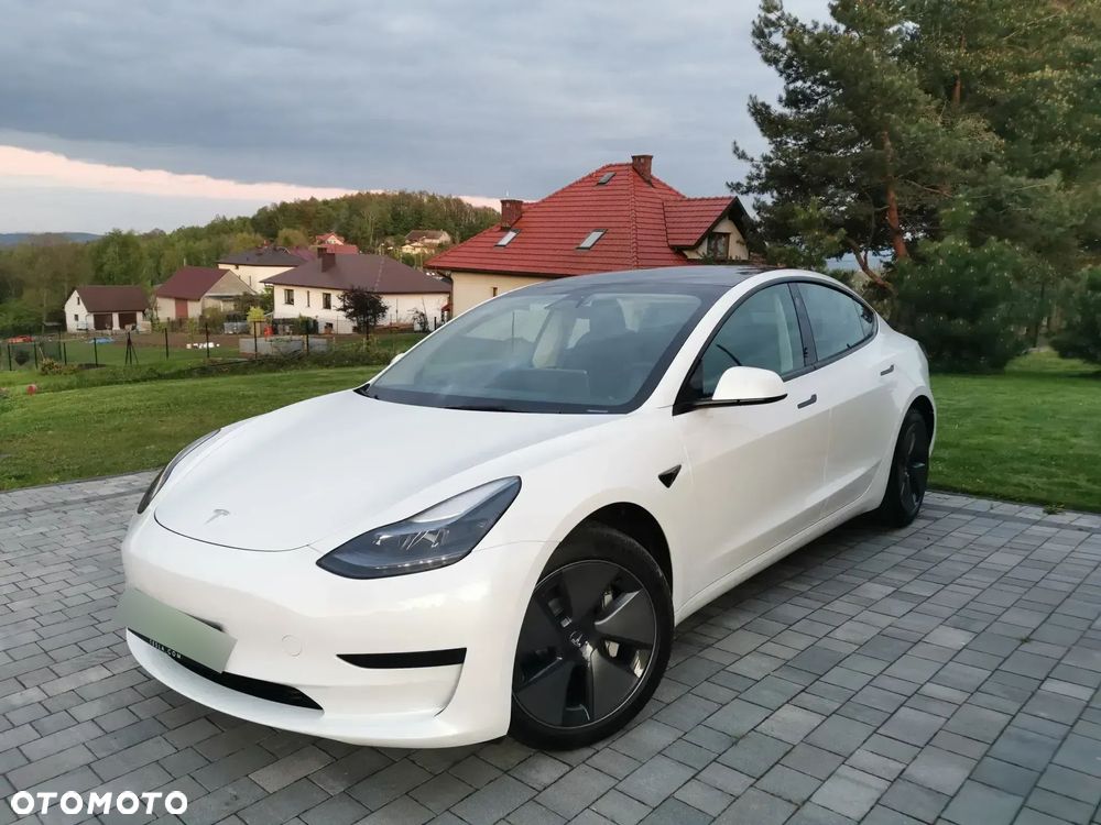 Tesla Model 3 - 3