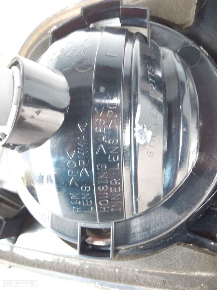 FAROLIM TRASEIRO ESQUERDO INTERIOR MAZDA 3 2003 -P2775 - 2