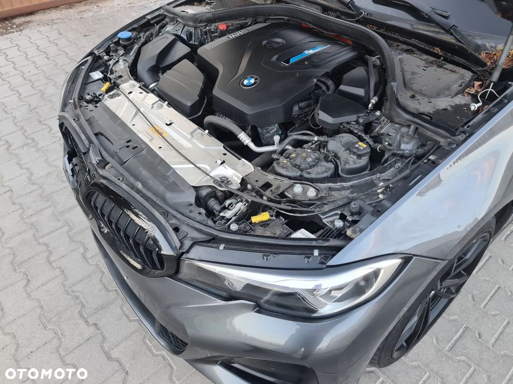 BMW Seria 3 330e M Sport - 16
