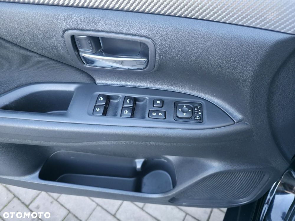 Mitsubishi Outlander - 25