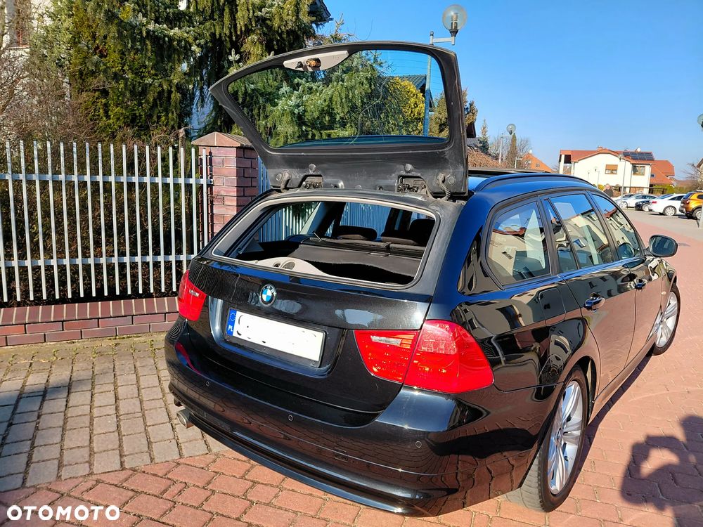 BMW Seria 3 320d DPF Edition Sport - 11