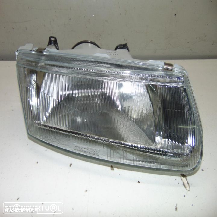 Mitsubishi Carisma 1998 farol - 2