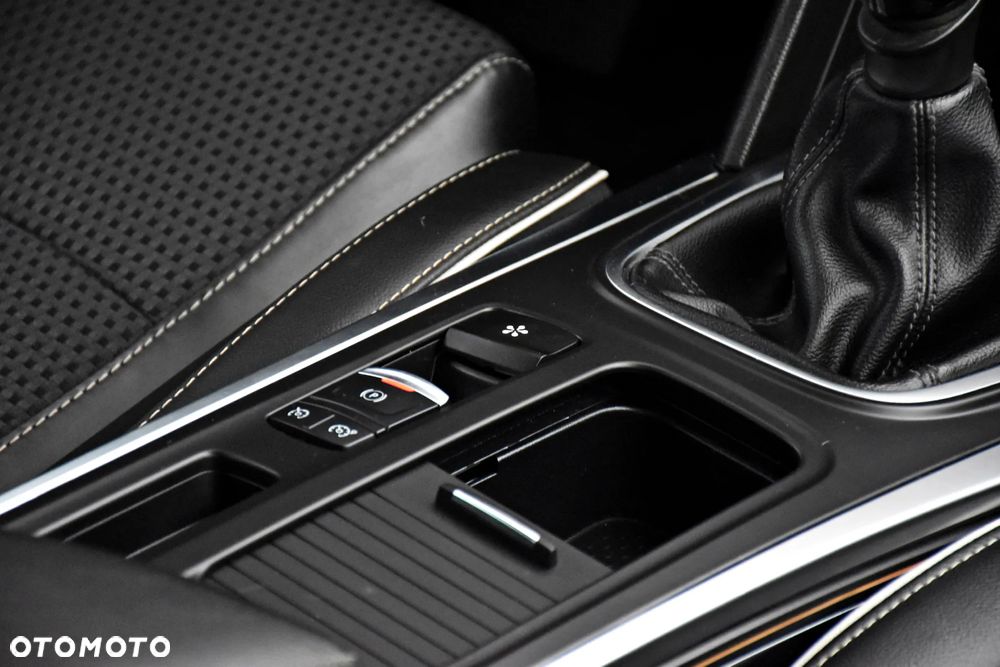 Renault Megane 1.2 16V TCe Energy Bose - 38