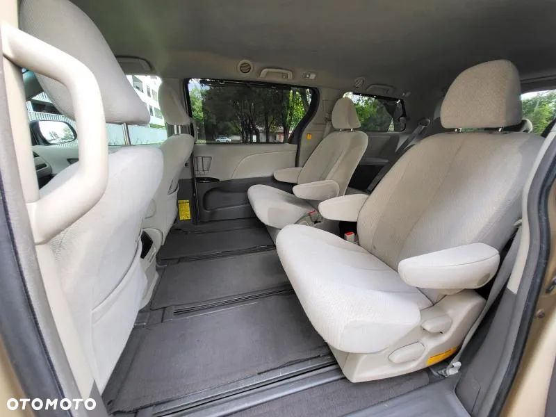 Toyota Sienna 3.5 V6 SE - 21
