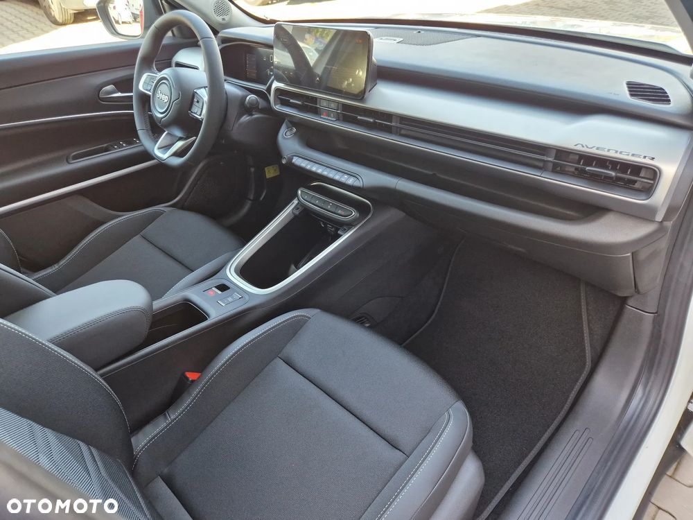 Jeep Avenger 1.2 T3 mHEV Summit FWD eDCT6 - 25