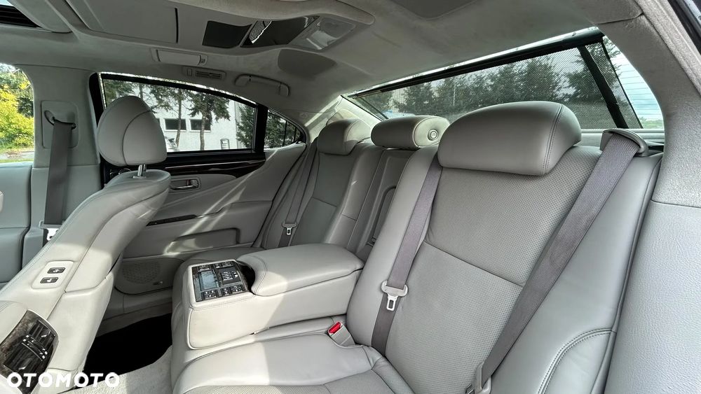 Lexus LS - 34