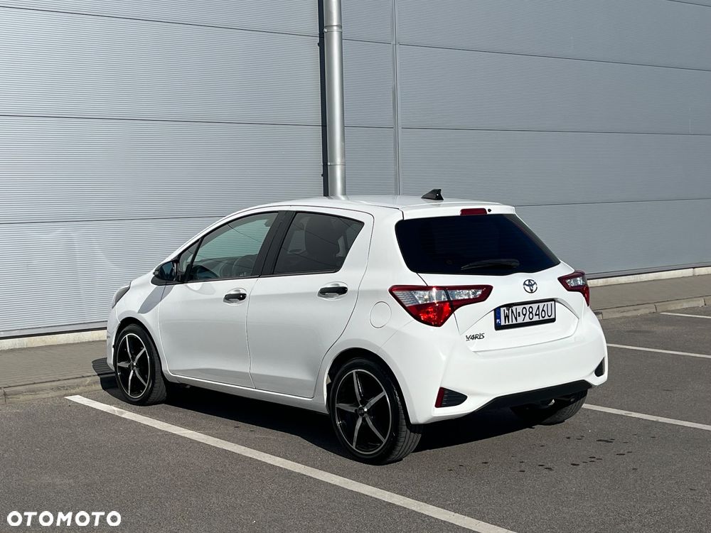 Toyota Yaris 1.0 Premium - 4