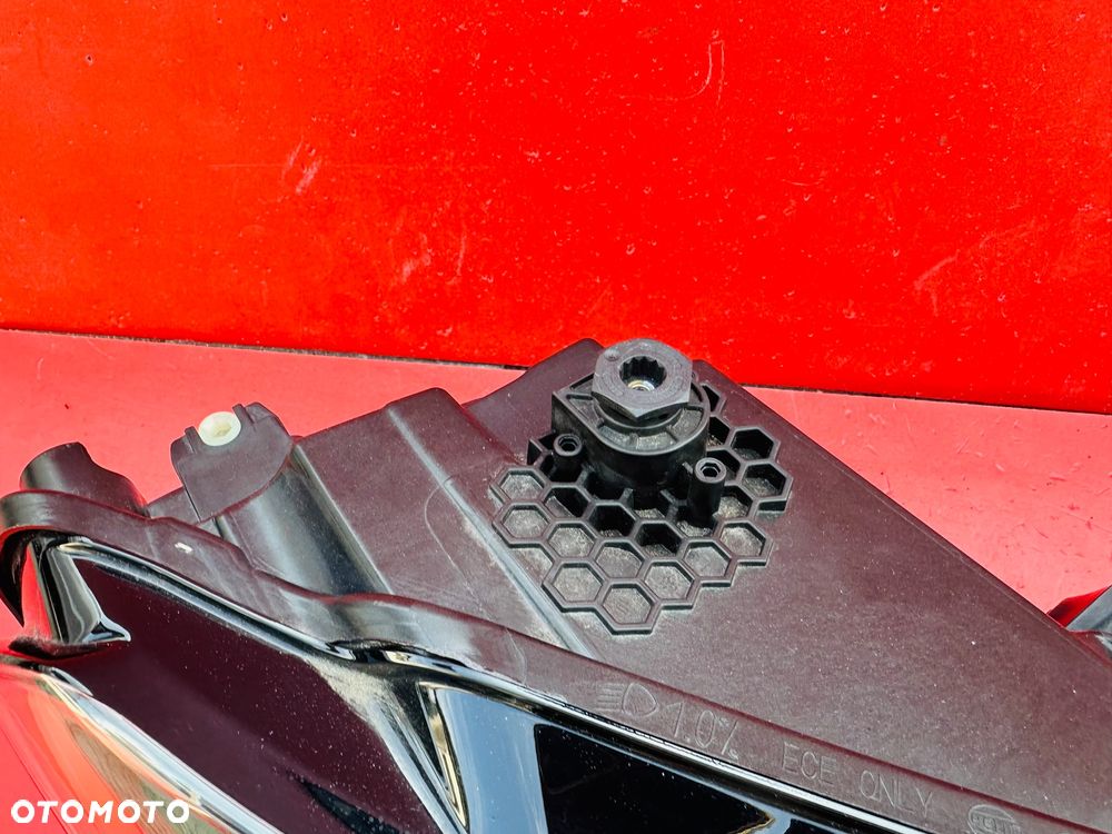 LAMPA PRAWA VW CADDY 4 IV ZWYKŁA 2K1941016 - 9