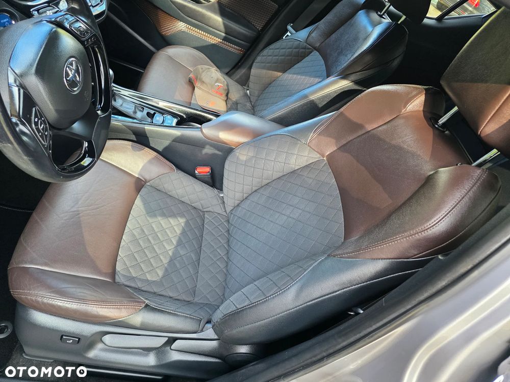 Toyota C-HR 1.8 Hybrid Neon Lime powered by JBL - 13