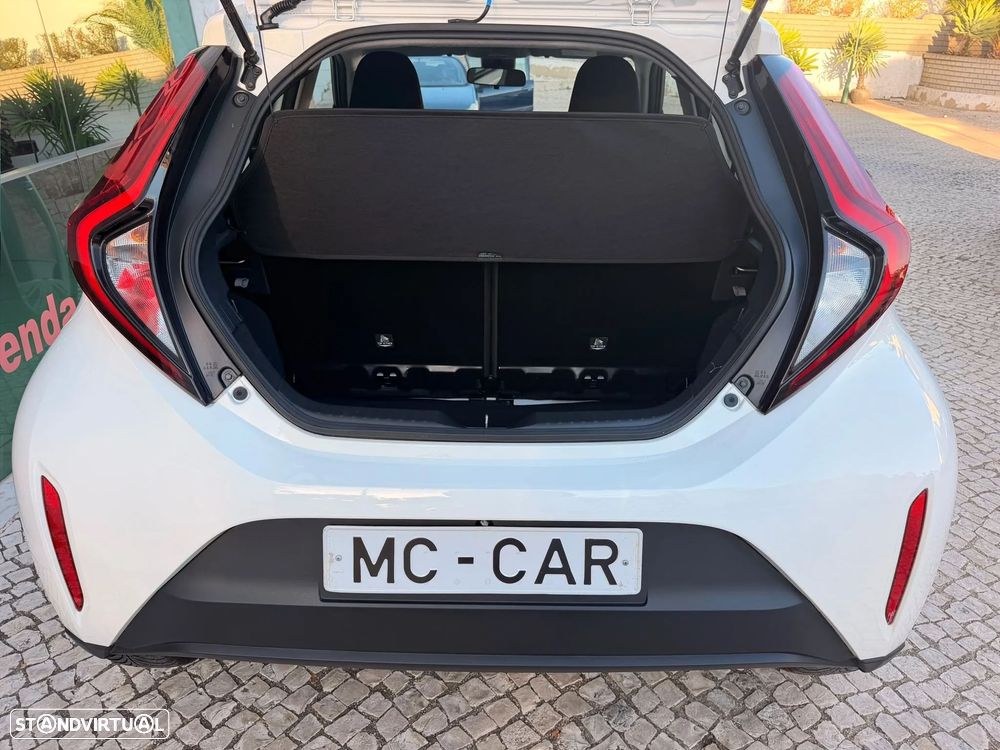Toyota Aygo x-play - 32