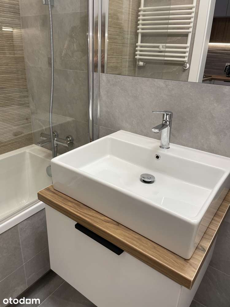 Jasna kawalerka 27 m² – ul. Bluszczowa (blisko PKP Gocławek)