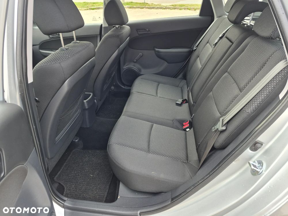 Hyundai i30 1.4 Blue Classic - 12