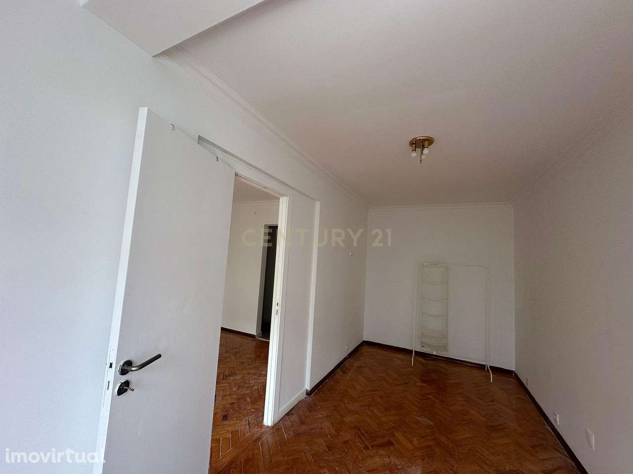 Apartamento T2 em Lisboa: Localização Privilegiada e Luz Natural - Grande imagem: 4/18