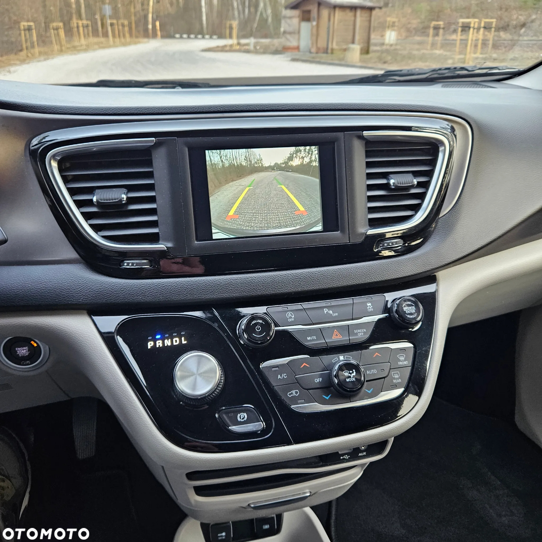 Chrysler Pacifica - 28