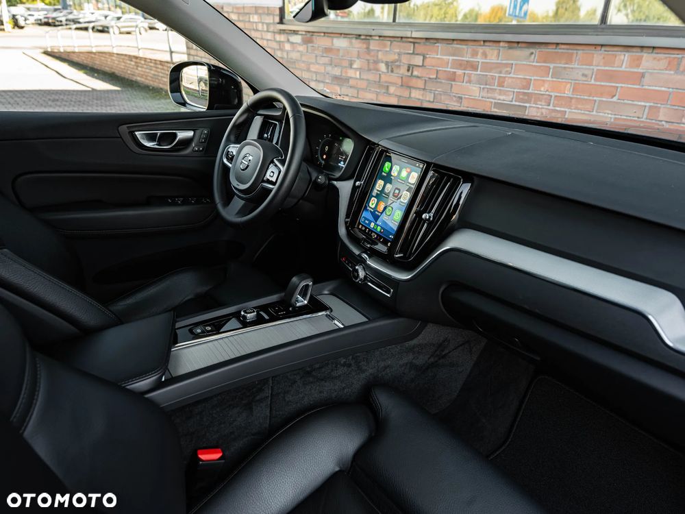 Volvo XC 60 B4 B Plus Dark - 25