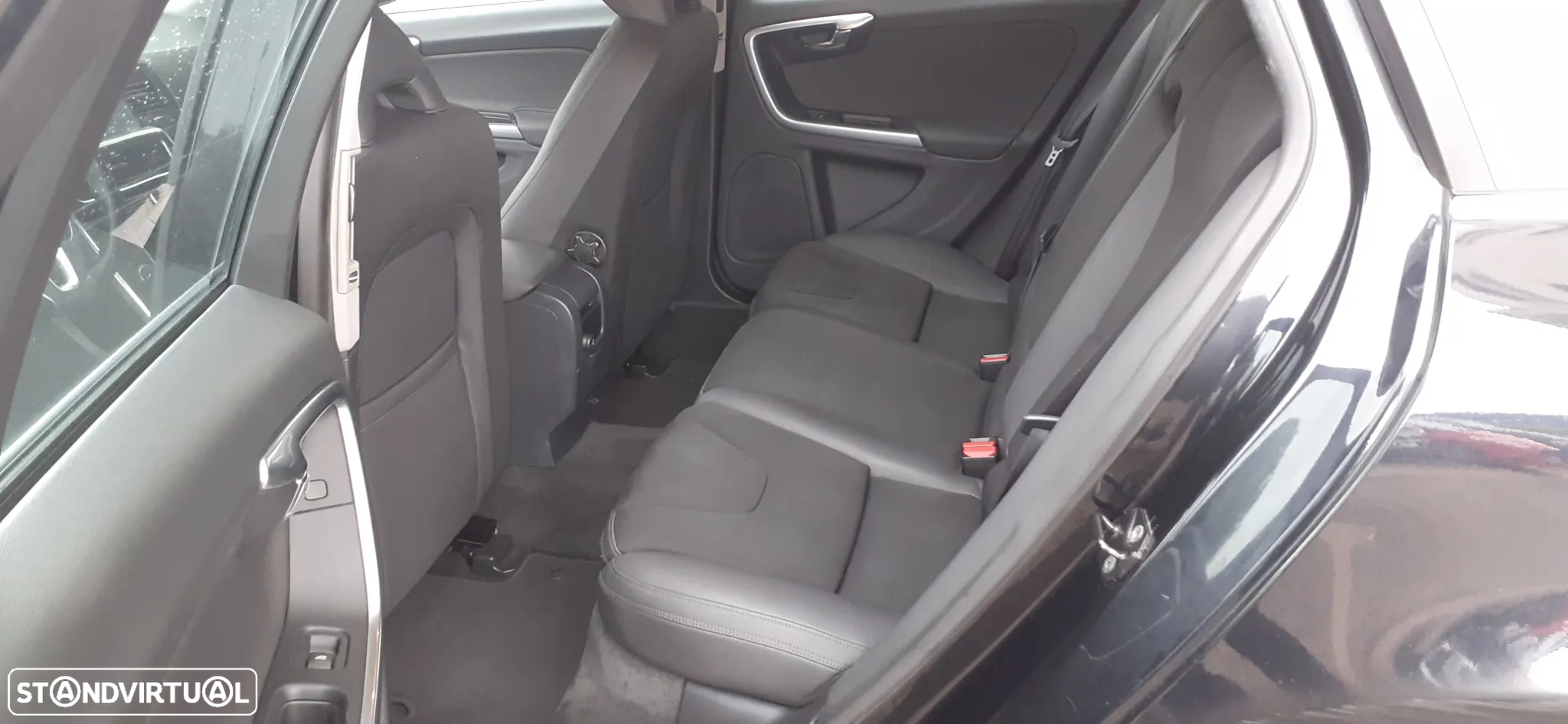 Volvo V60 2.0 D3 Momentum - 5