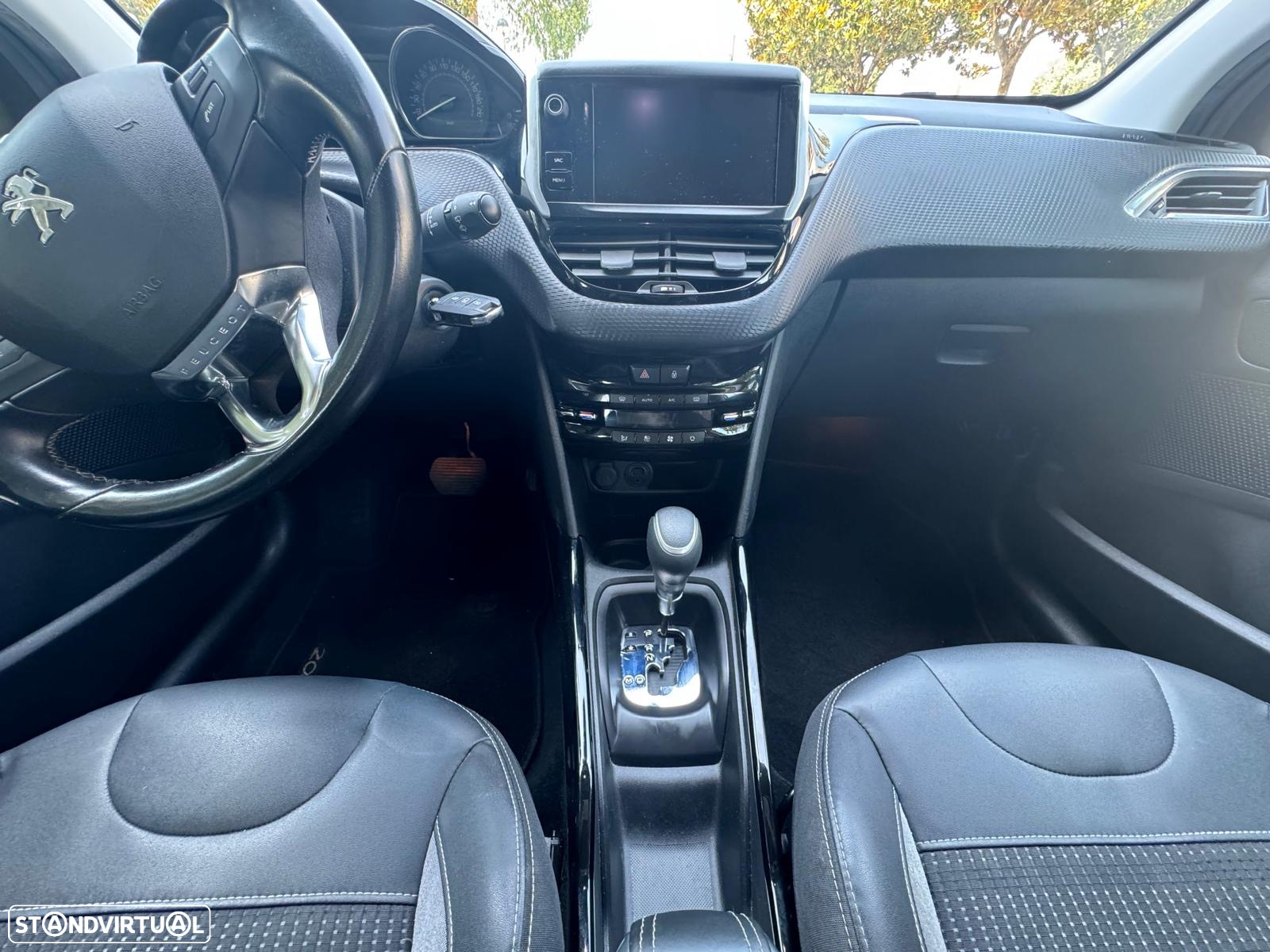 Peugeot 2008 1.2 PureTech Allure EAT6 - 10