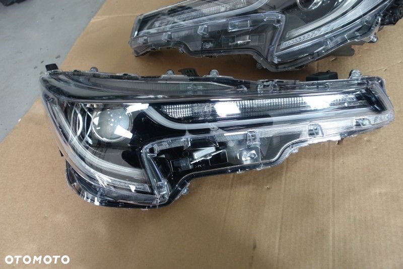 LAMPA LEWY PRAWY PRZÓD  COROLLA E210 18-21r. - 2