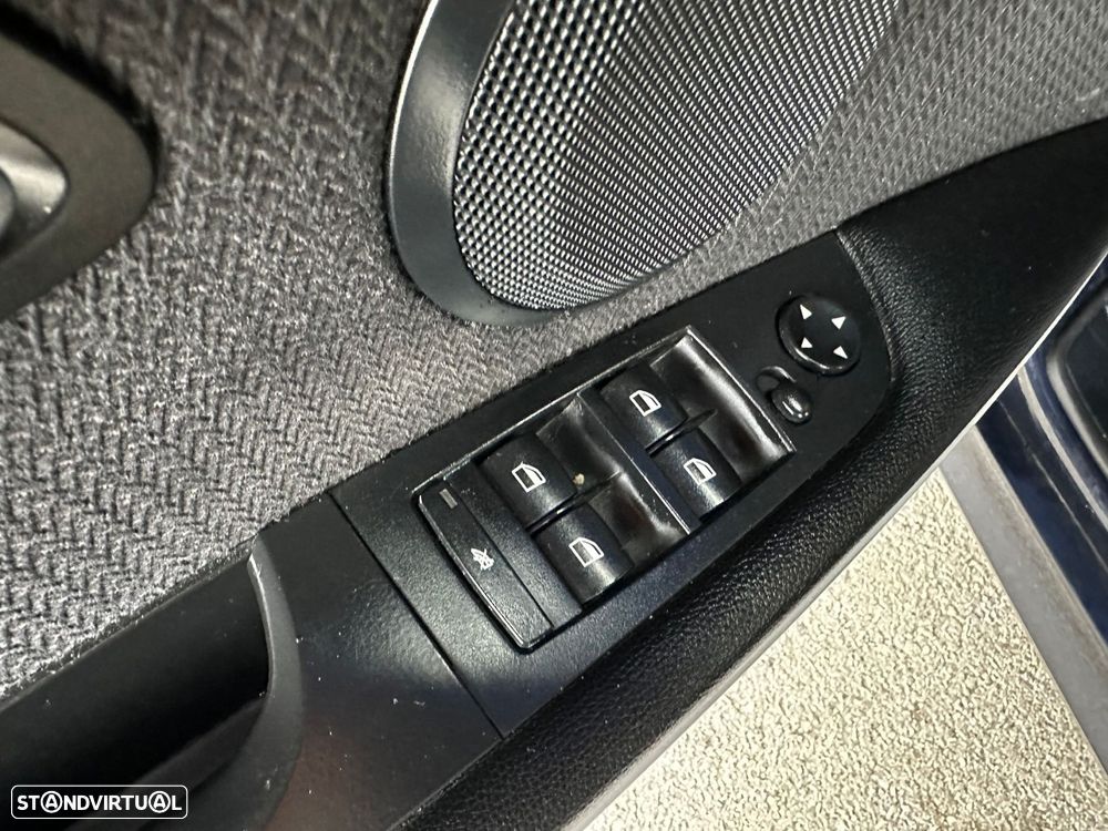 BMW 318 d Dynamic - 18
