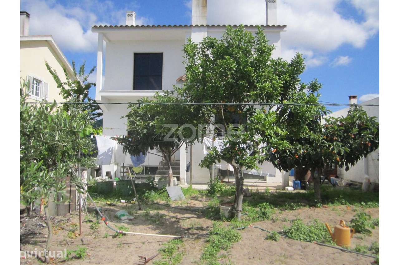 Moradia para Reabilitação com Lote de 420 m² em Fernão Ferro - Grande imagem: 3/23