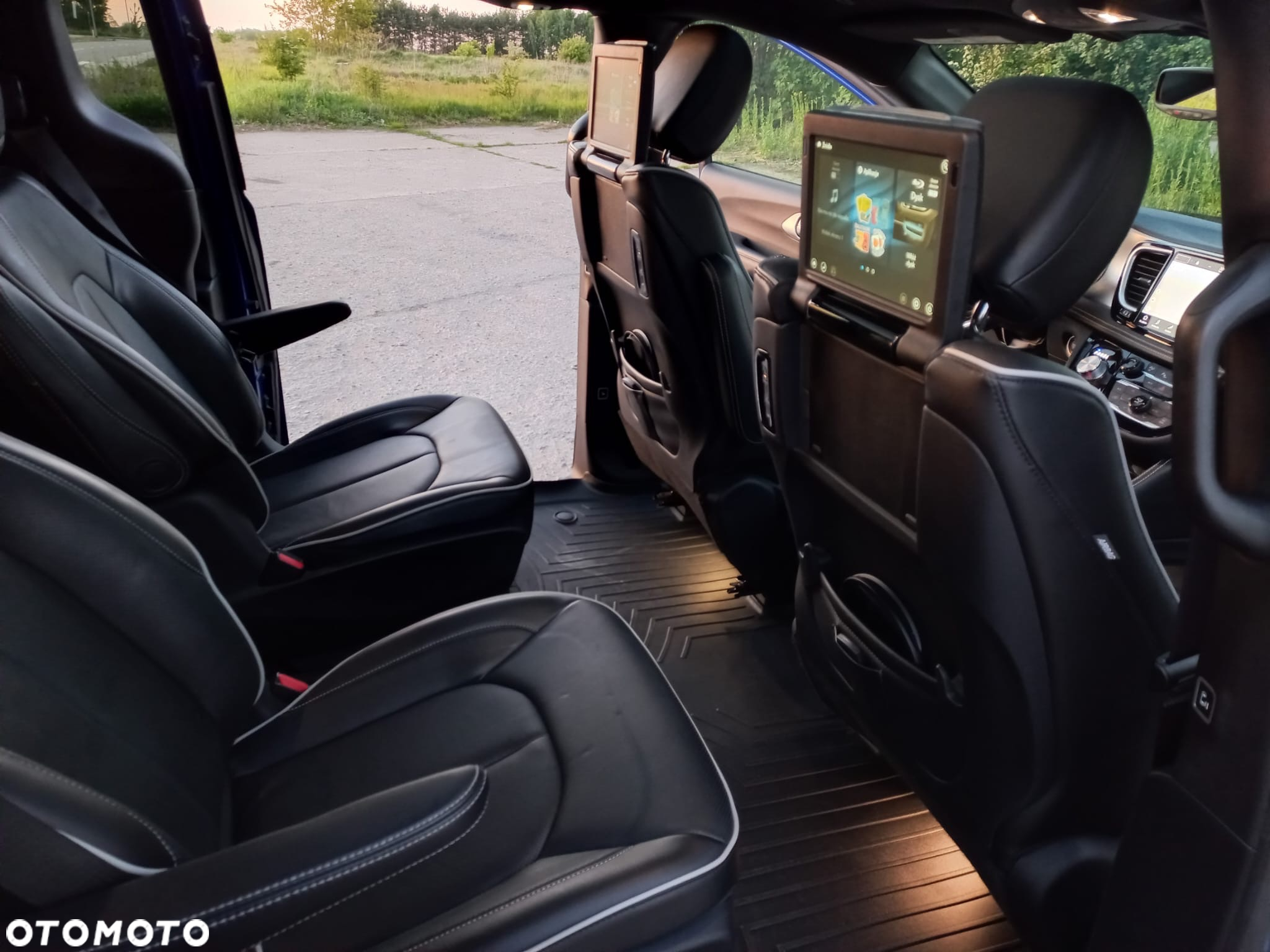 Chrysler Pacifica - 14