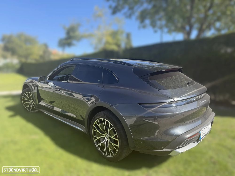 Porsche Taycan Cross Turismo 4S - 11