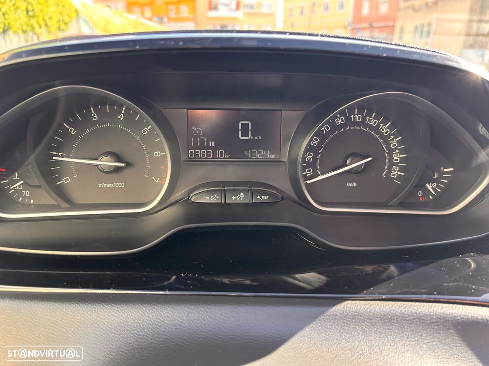 Peugeot 208 1.2 PureTech Signature - 2