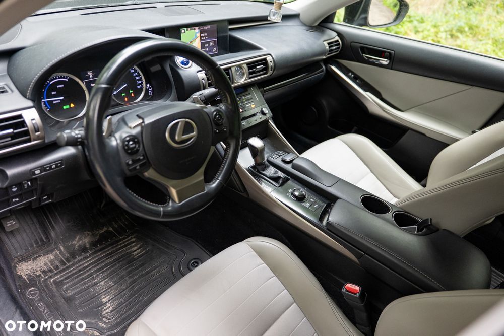 Lexus IS 300h Business - 14