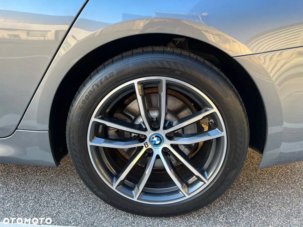 BMW Seria 5 530e iPerformance xDrive M Sport sport - 27
