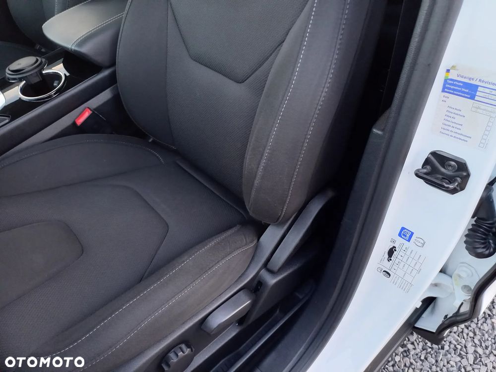 Ford S-Max 2.0 TDCi Titanium PowerShift - 38