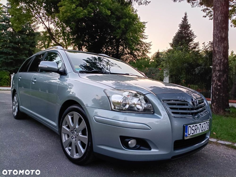 Toyota Avensis - 1