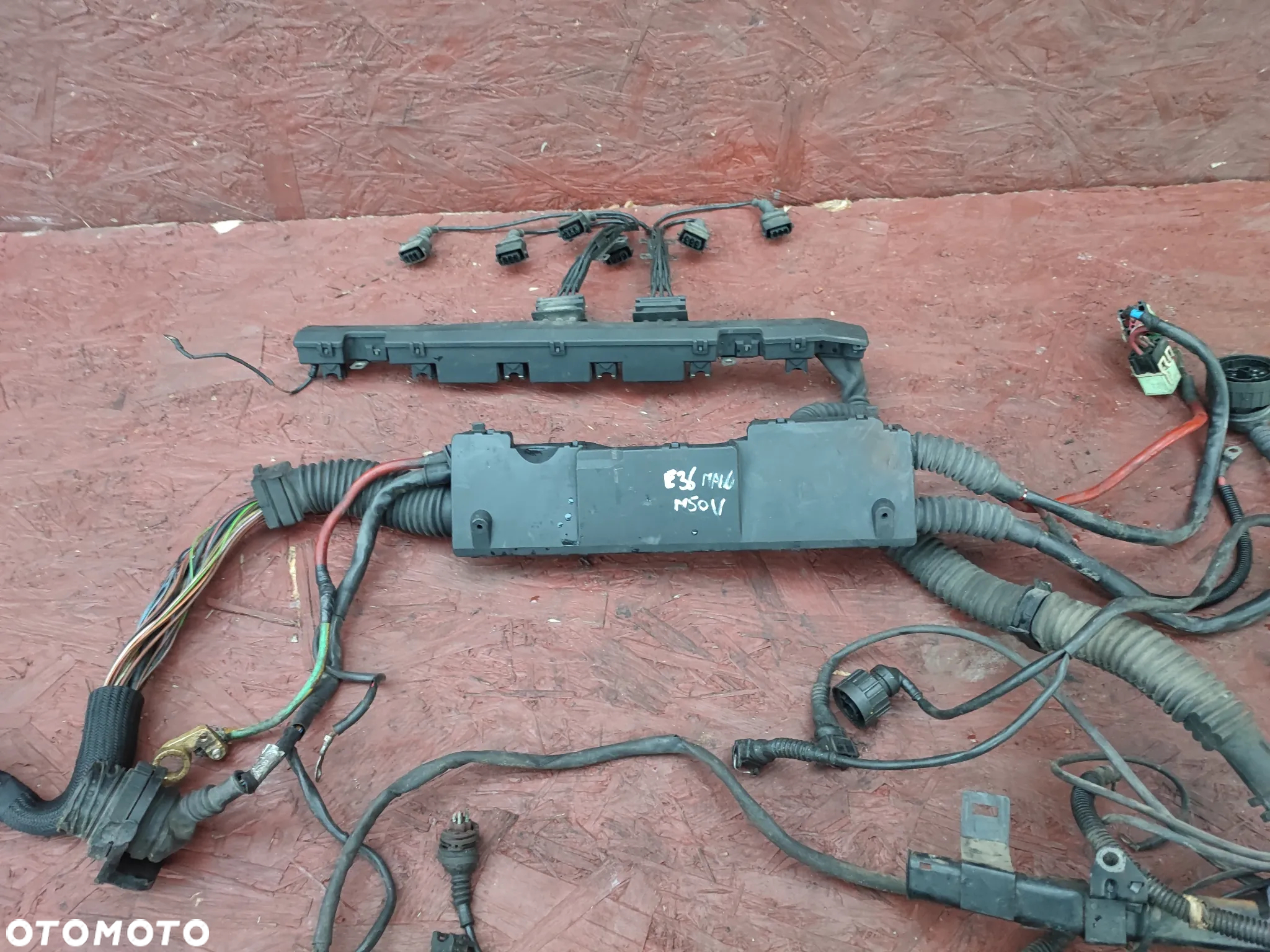 BMW E36 ORYGINALNA WIĄZKA SILNIKA DME DO STEROWNIKA BOSCH GAMY M50B20NV / M50B25NV MANUAL  EUROPA BEZ GAZU O NR. 12 51 1 732 246 / 12 51 1 732 675 /  12 51 1 737 287 OEM - 25
