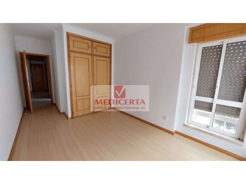 T2 com suite e Parqueamento - Rinchoa - Grande imagem: 4/16