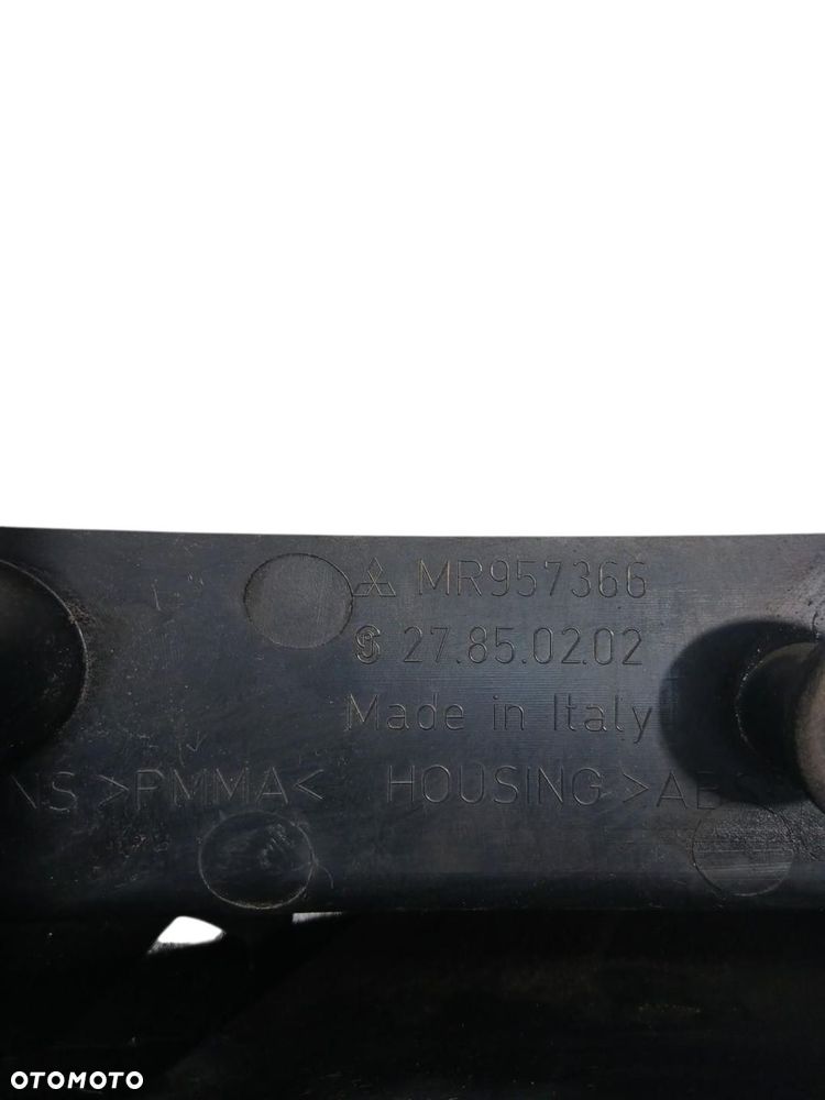 LAMPA PRAWA TYLNA TYŁ MITSUBISHI COLT VI CZ3 3D MR957366 - 3