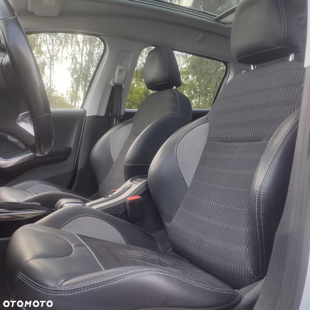 Peugeot 2008 1.2 Pure Tech Allure S&S EAT6 - 30