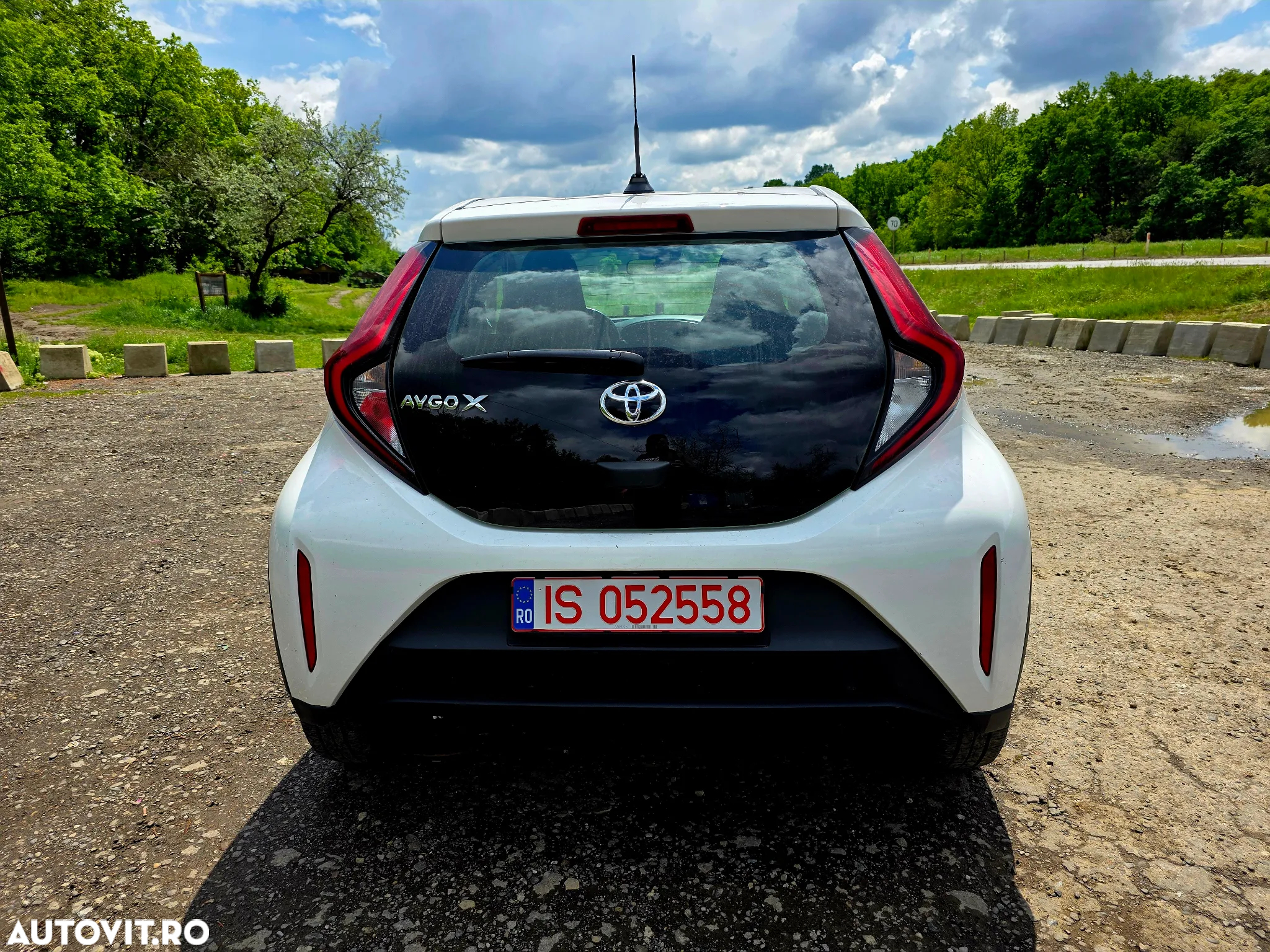 Toyota Aygo X S-CVT Black&White - 5