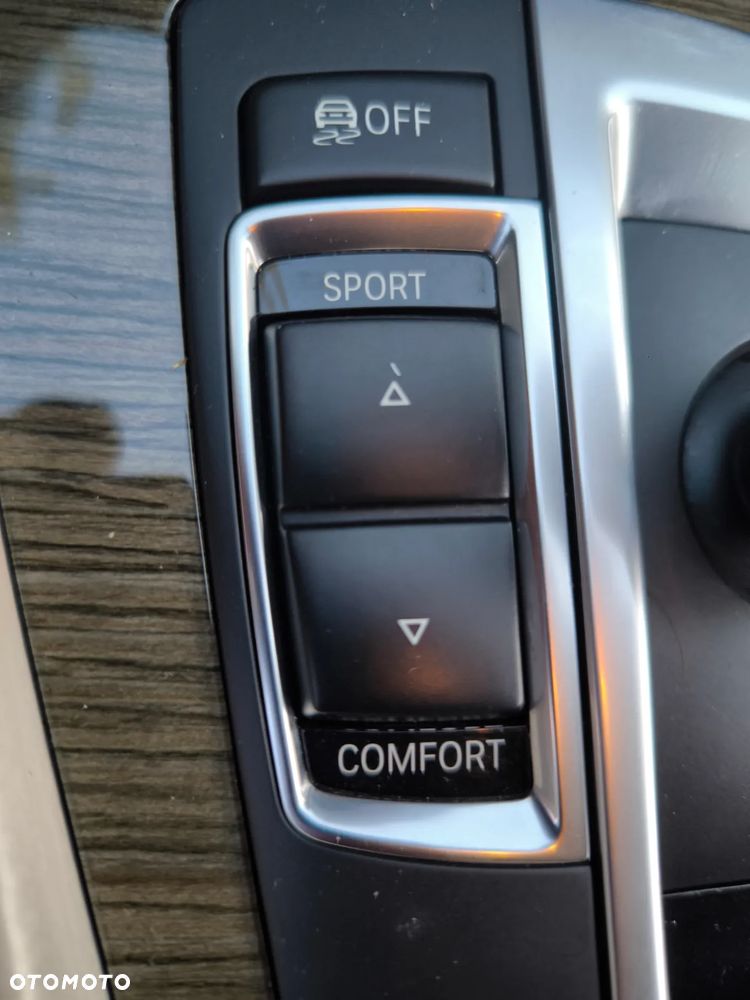 BMW Seria 5 520d xDrive Modern Line - 24