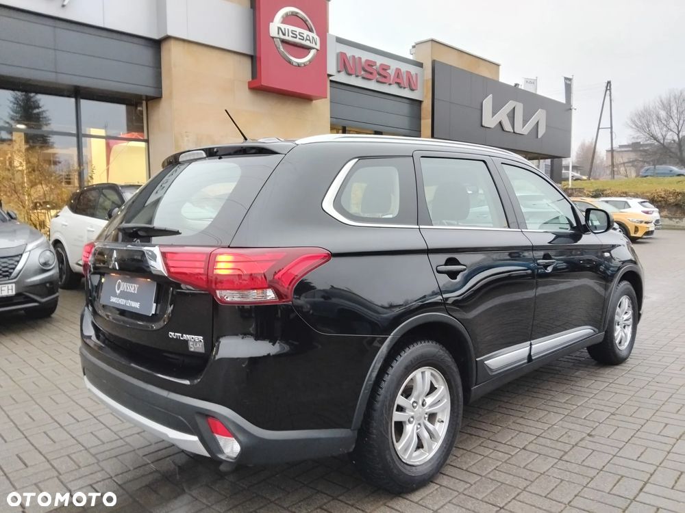 Mitsubishi Outlander 2.0 Invite + 2WD - 5
