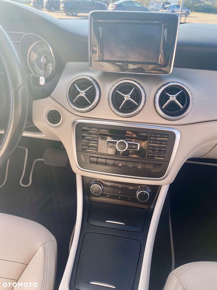 Mercedes-Benz GLA - 11