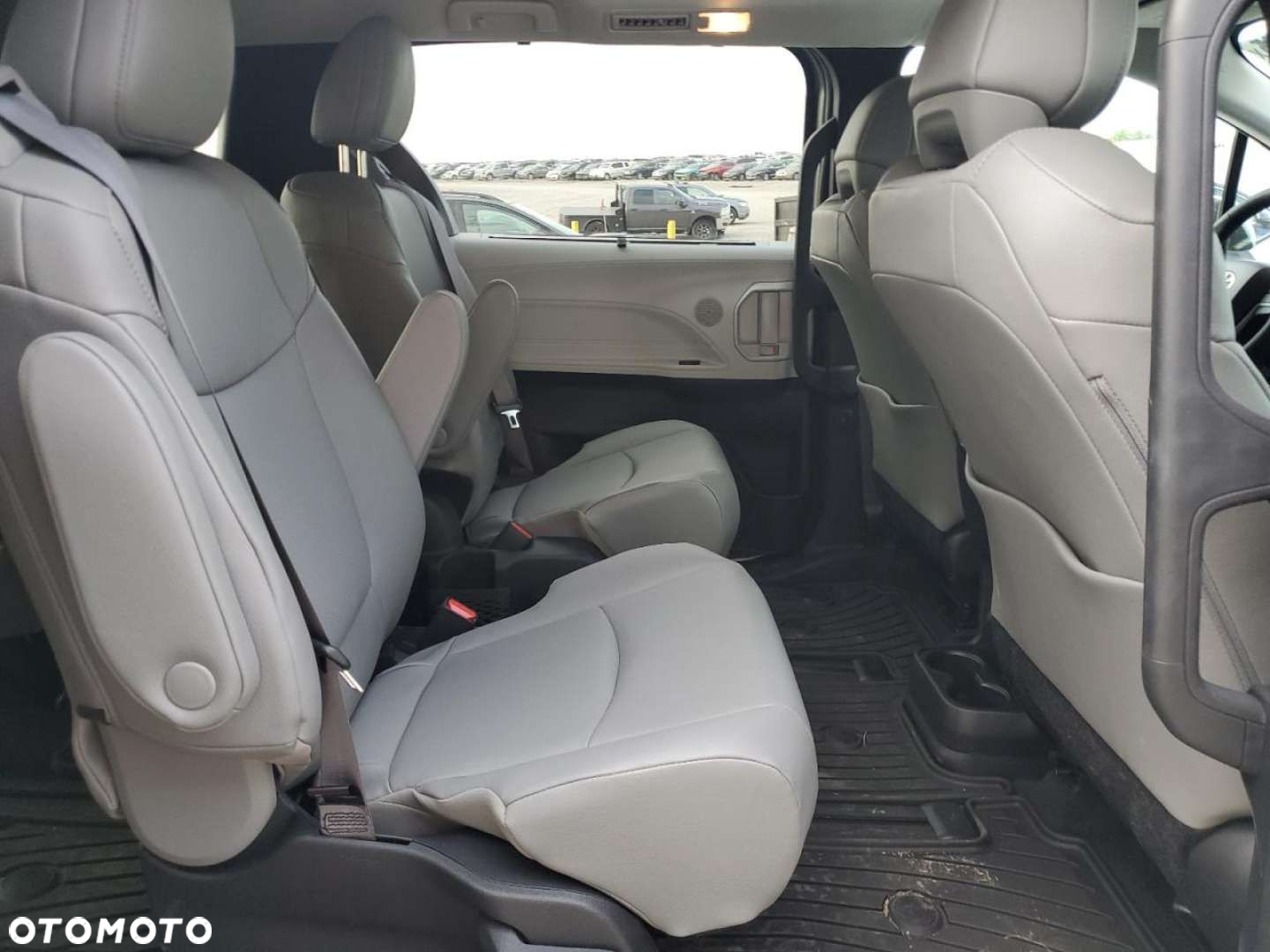 Toyota Sienna - 12