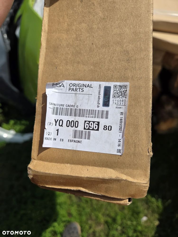 Uszczelka ramka Szyby Drzwi Lewa Przód przednia Citroen C3 Aircross YQ00069680 39149283 - 9