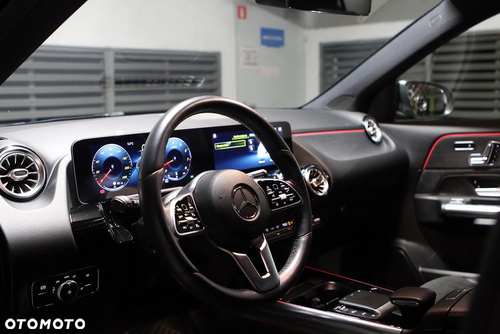 Mercedes-Benz GLA 250 4-Matic AMG Line - 16