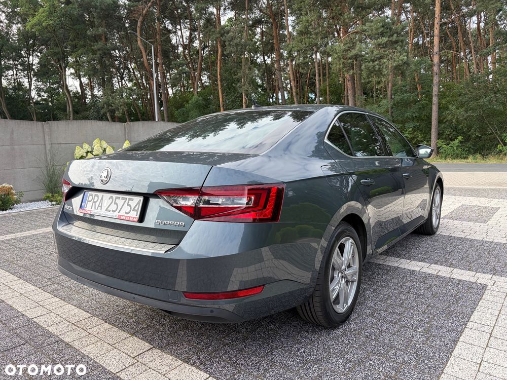 Skoda Superb ver-1-4-tsi-act-ambition - 4