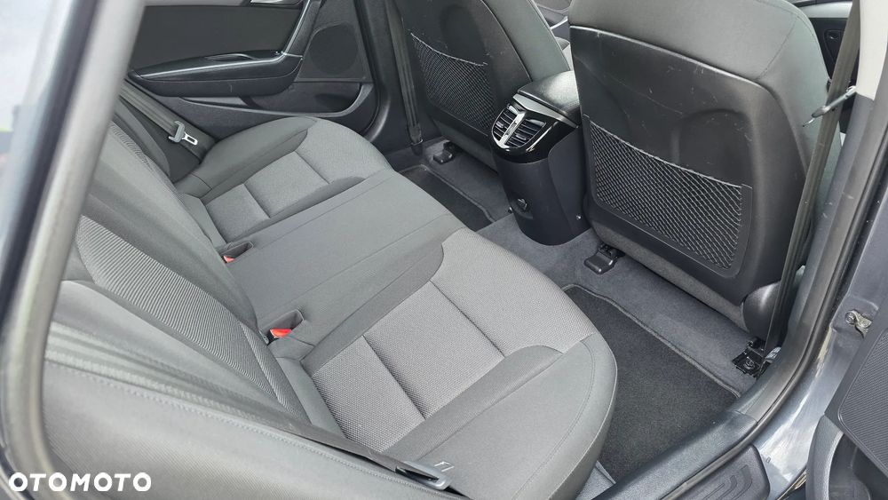 Hyundai i40 Kombi blue 1.6 Family - 24