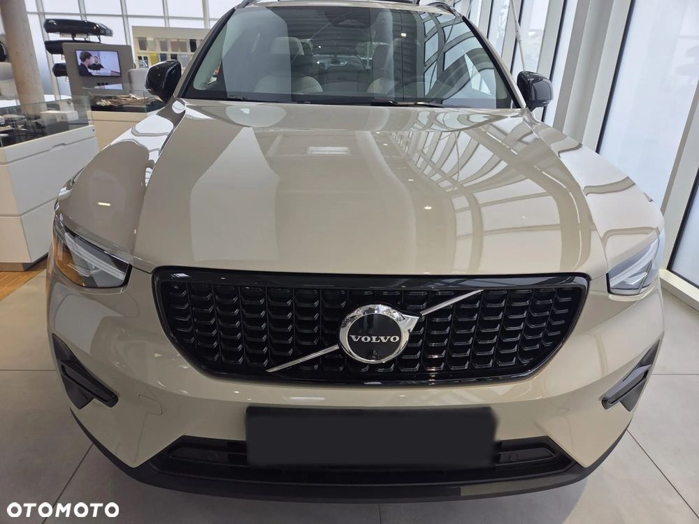Volvo XC 40 B4 Plus Black Edition - 9