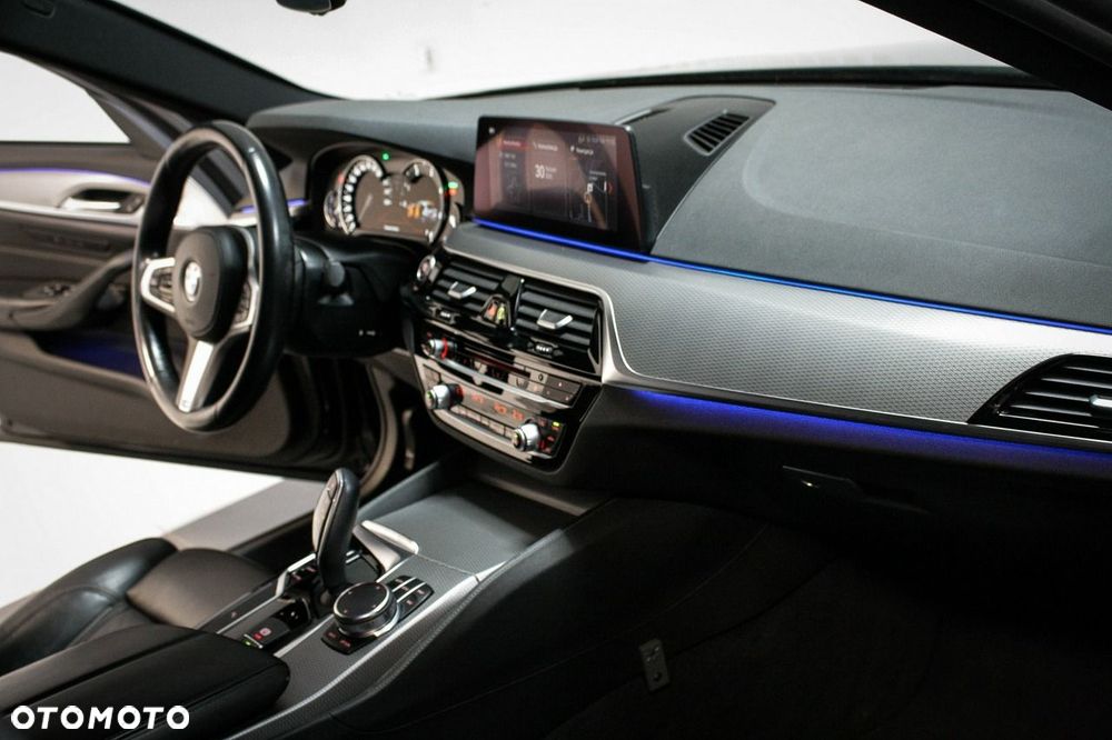 BMW Seria 5 520d M Sport - 16