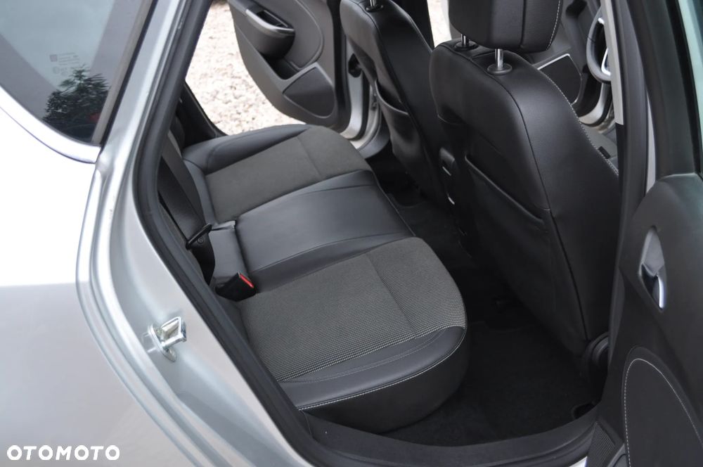 Opel Astra 1.4 Turbo Exklusiv - 23